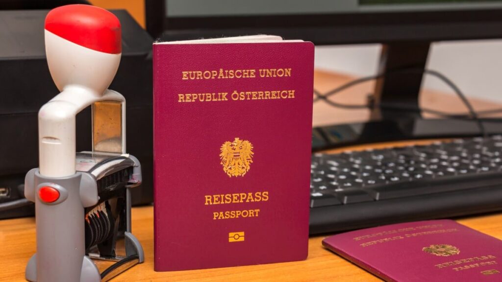 Close-up-of-Austrian-biometric-passport-1024x576 سياسي نمساوي يطالب المتقدمين للحصول على الجنسية بزيارة النصب التذكارية لمعسكرات الاعتقال